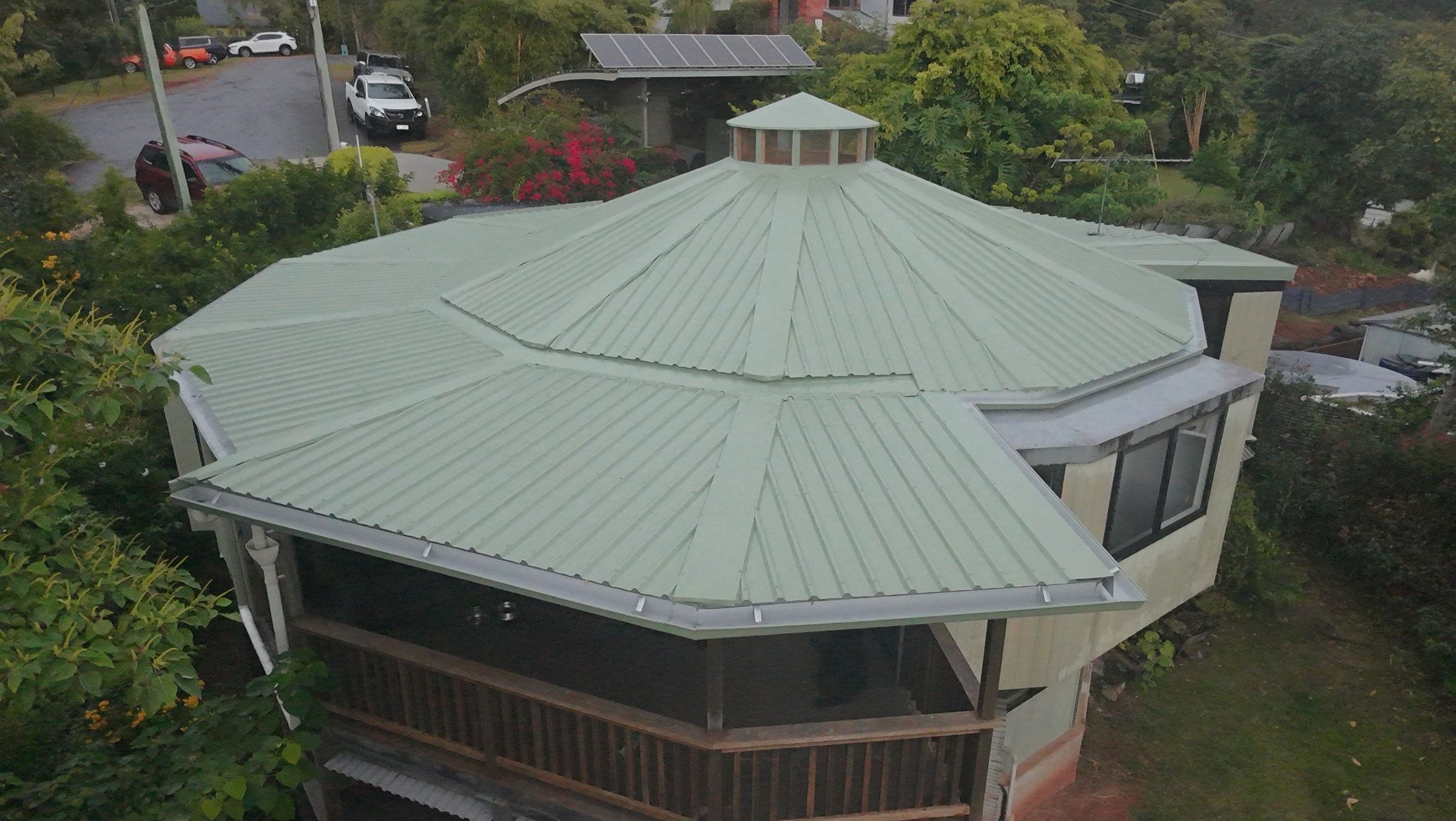 Turret cap and upper facets