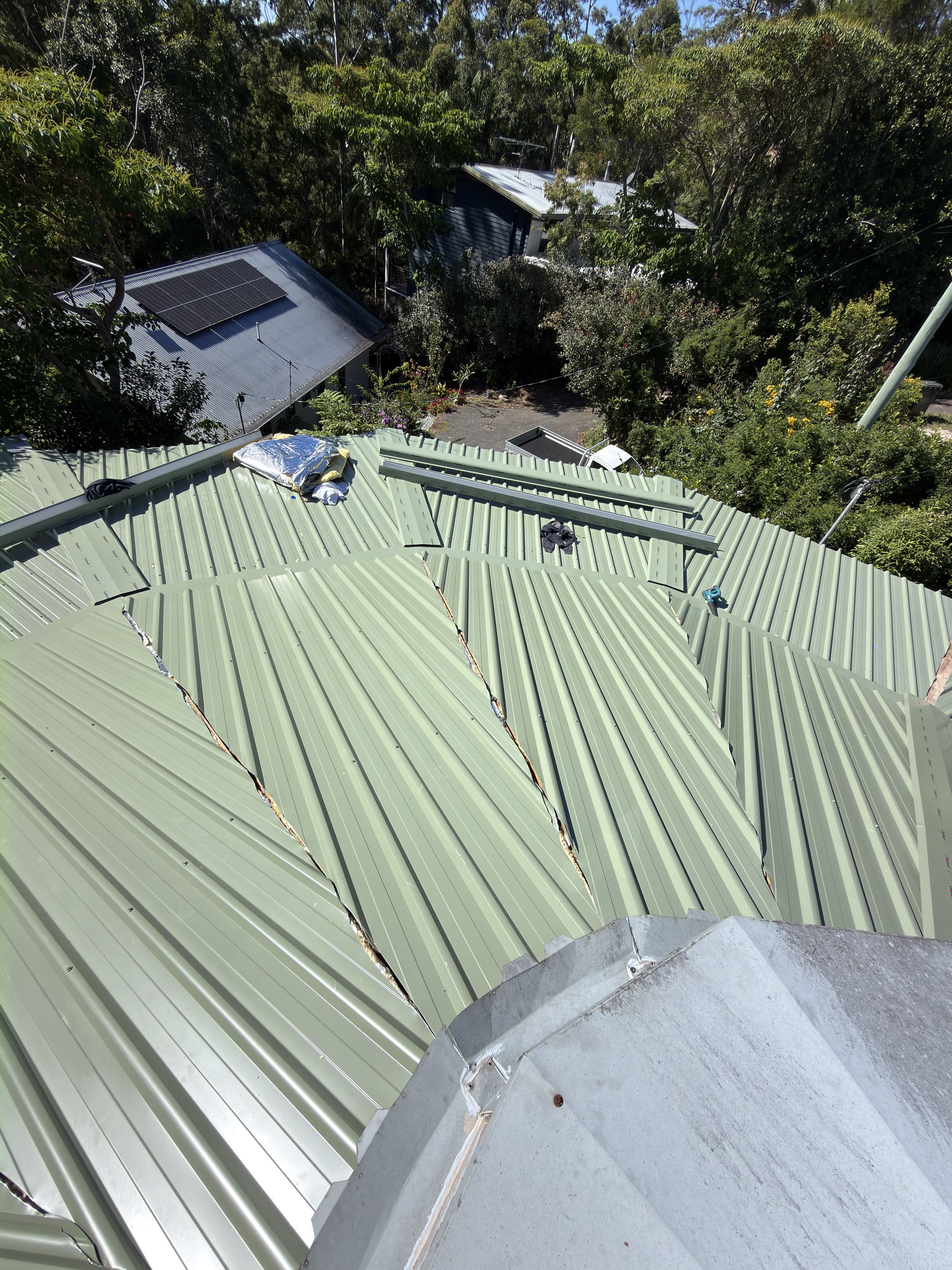 Sheeting run out across the lower facets