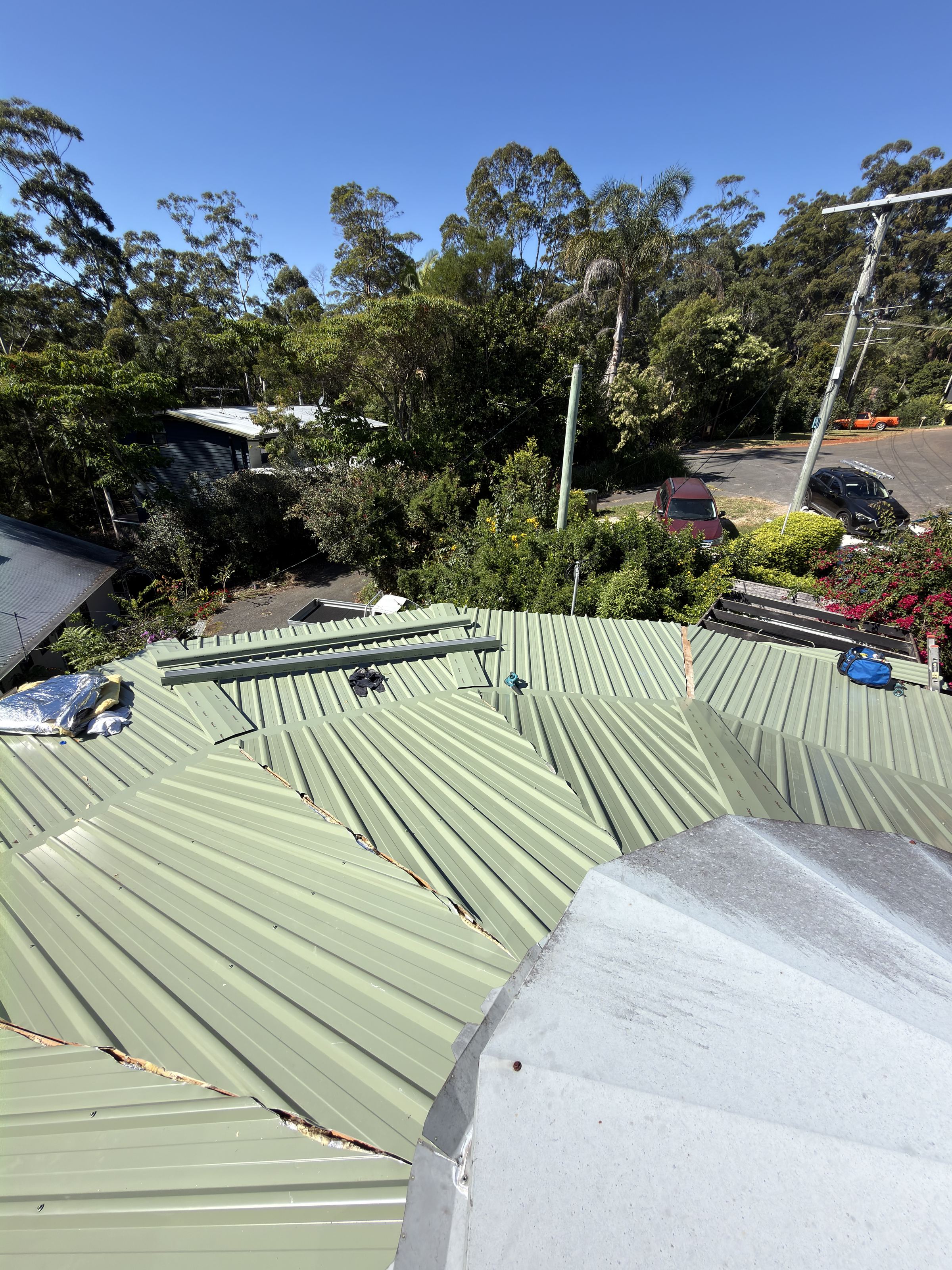 Hips and ridge lines set out before capping